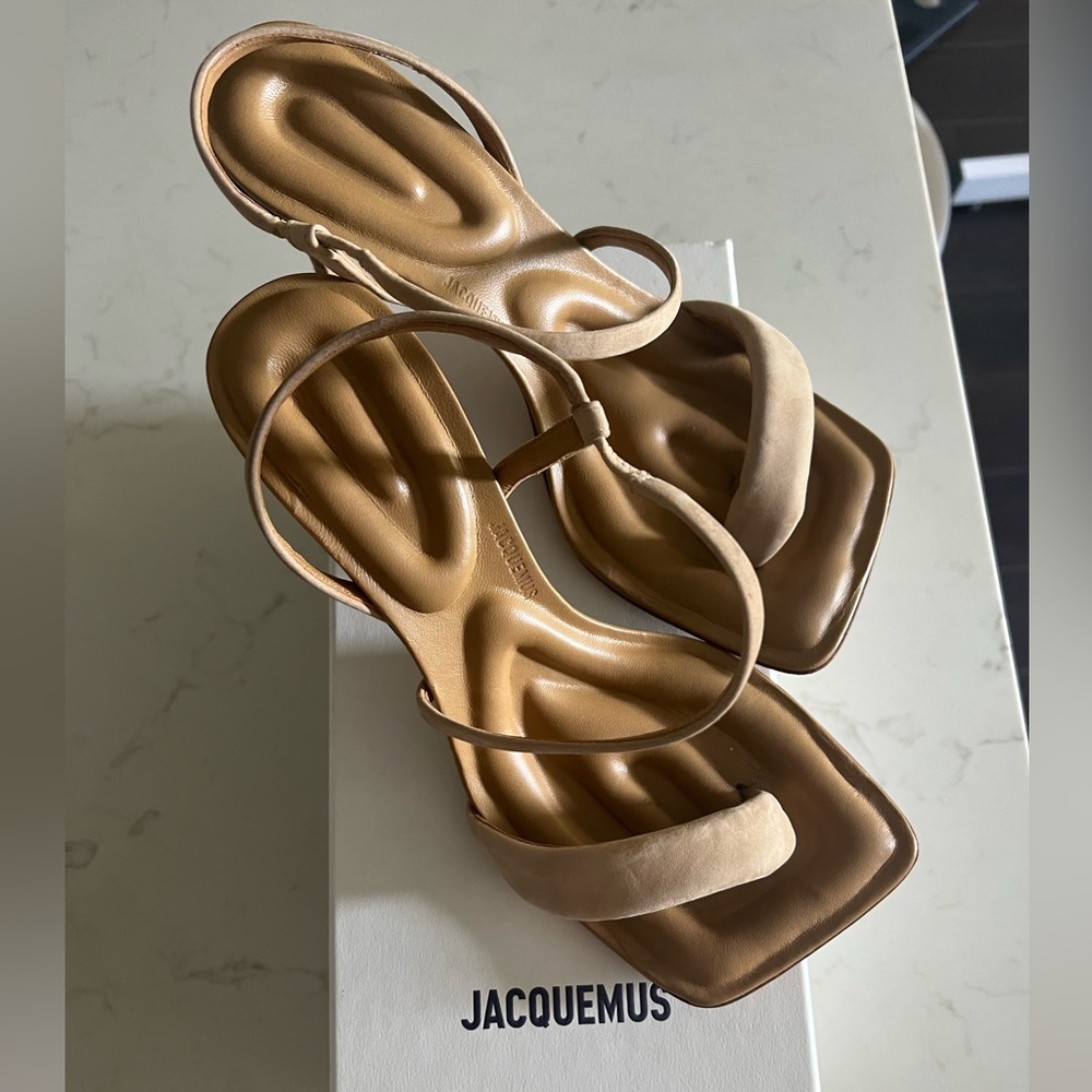 Nude jacquemus heels open toe